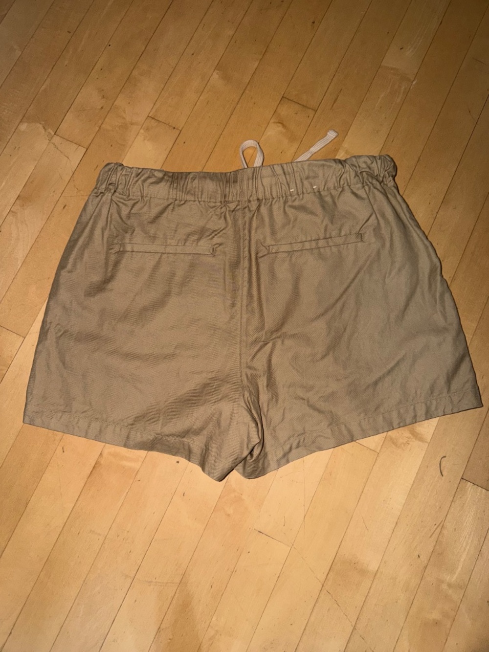 Banana Republic khaki shorts, L, GP1551 - Picture 3 of 3